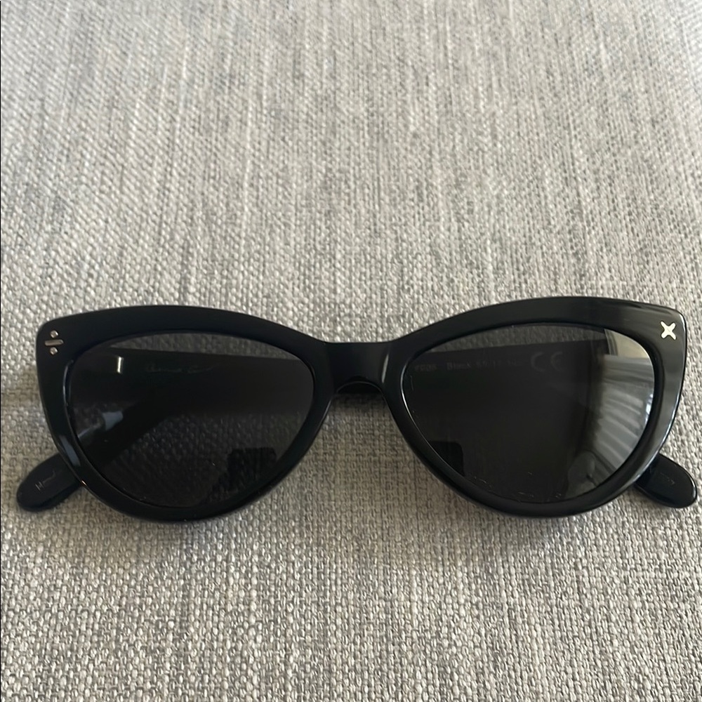 Classic Black Cat-Eye Sunglasses